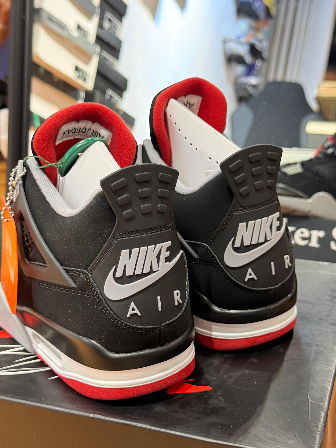 Jordan 4 Bred (2019)
