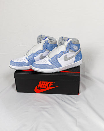 Jordan 1 Retro Hyper Royal Smoke Grey